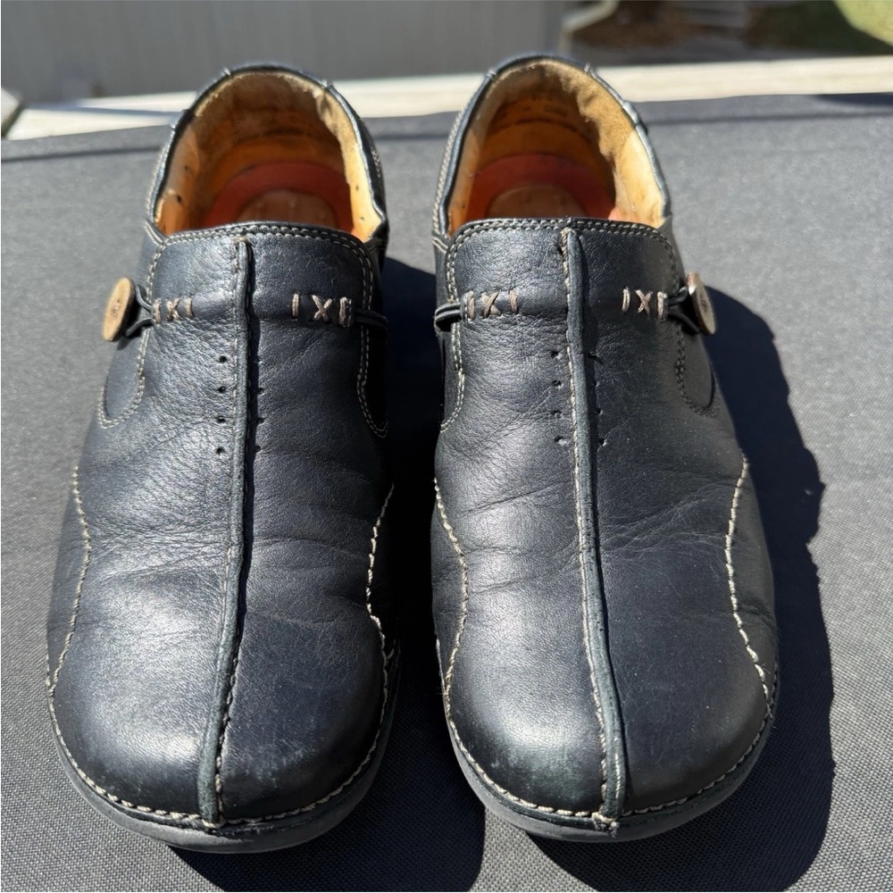 Women Clarks Unloop Black Unstructured Leather Slip-On Shoes (Size: 8.5)